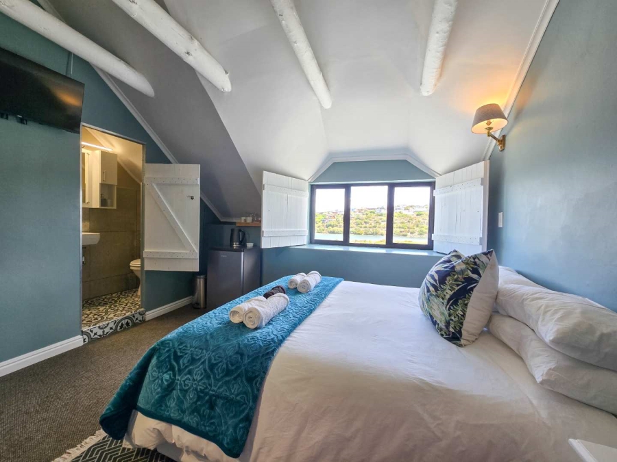 8 Bedroom Property for Sale in Stilbaai Oos Western Cape